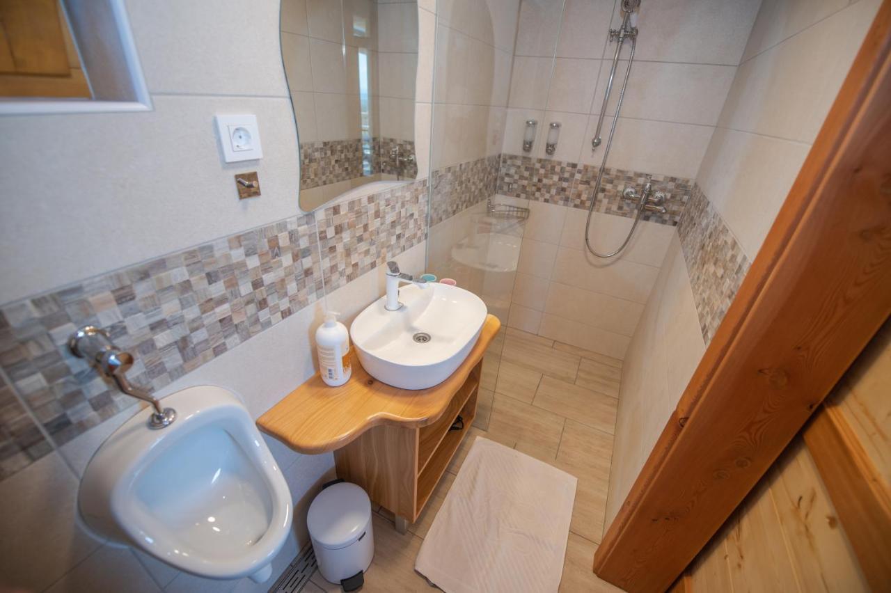 Holiday Home Ernest Zelezni With Hot Tub Ivancna Gorica Экстерьер фото